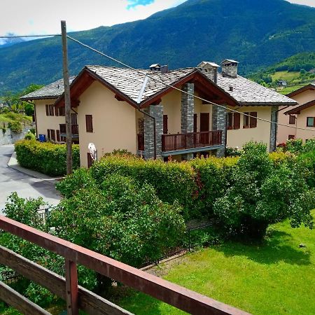 Appartamento Ai Piedi Del Gran Paradiso Сен-Пьер Экстерьер фото